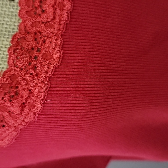 2x red tank top with lace trip and a small ruffle hem. - Picture 2 of 3